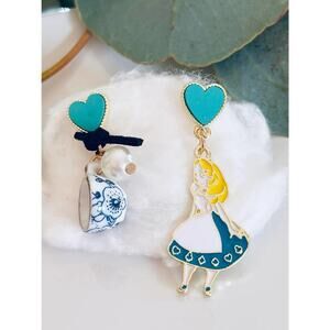 Heart Shape Alice Tea Cup Drop Earrings NWOT
